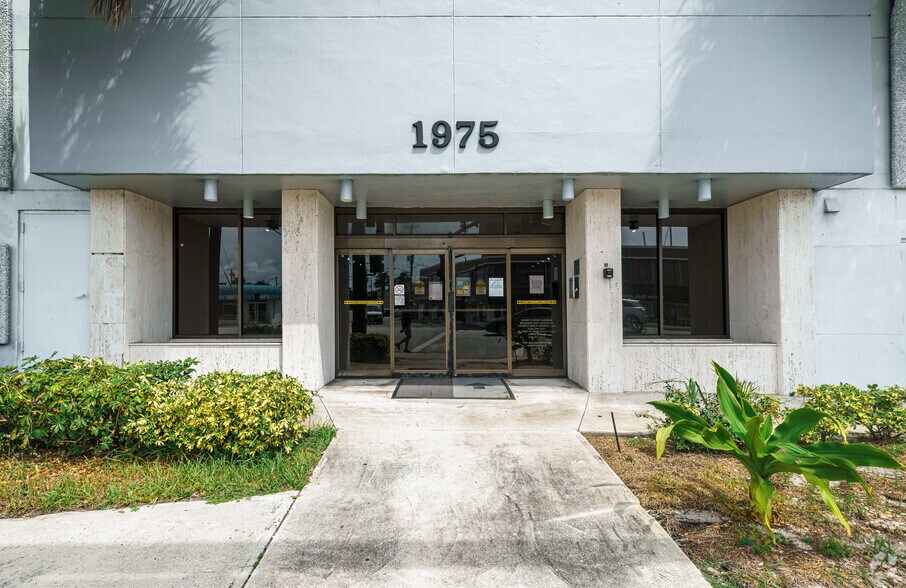 More Photos Of 1975 E Sunrise Blvd, Fort Lauderdale Office For Lease
