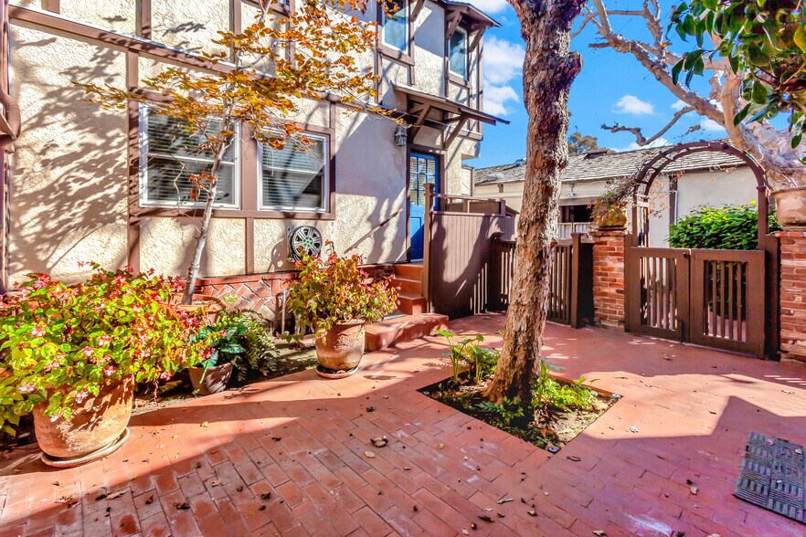 More Photos Of 1461 Glenneyre St, Laguna Beach Office Residential For Sale