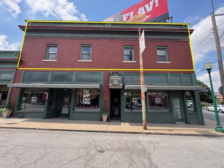 More Photos Of 900 Westport Rd, Kansas City Storefront Retail Office For Lease