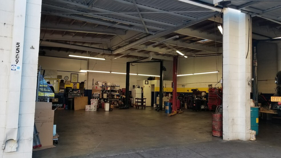 More Photos Of 5569 Reseda Blvd, Tarzana Auto Repair For Lease