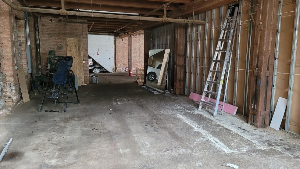 More Photos Of 2106 S Kedzie Ave, Chicago Warehouse For Lease