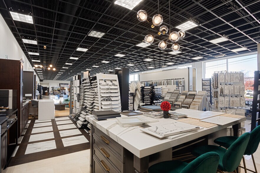 More Photos Of 1800 N Rand Rd, Palatine Freestanding For Sale