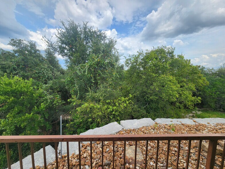 More Photos Of 21200 TX-46, Spring Branch Medical For Sale