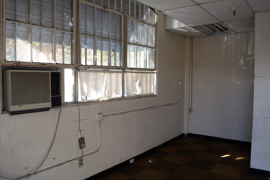 More Photos Of 5124 Bomber Ln, Mcclellan Flex For Lease