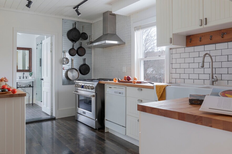 More Photos Of 396 Austin Rd, Jefferson Hospitality For Sale