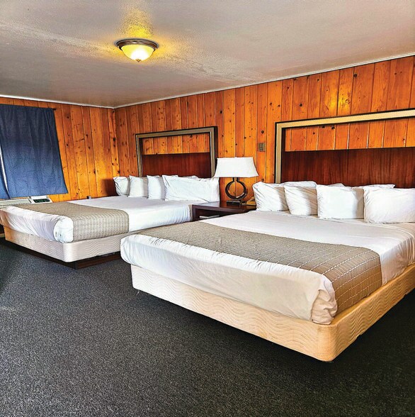 More Photos Of 1445 S 2nd St, Raton Hotel For Sale