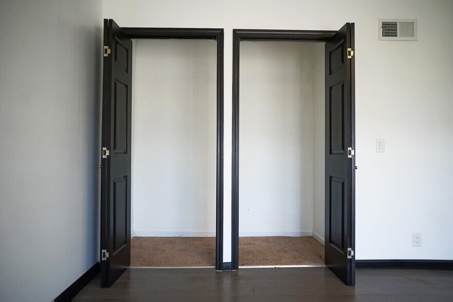 More Photos Of 114 Canfield Pl, Hendersonville Office For Sale