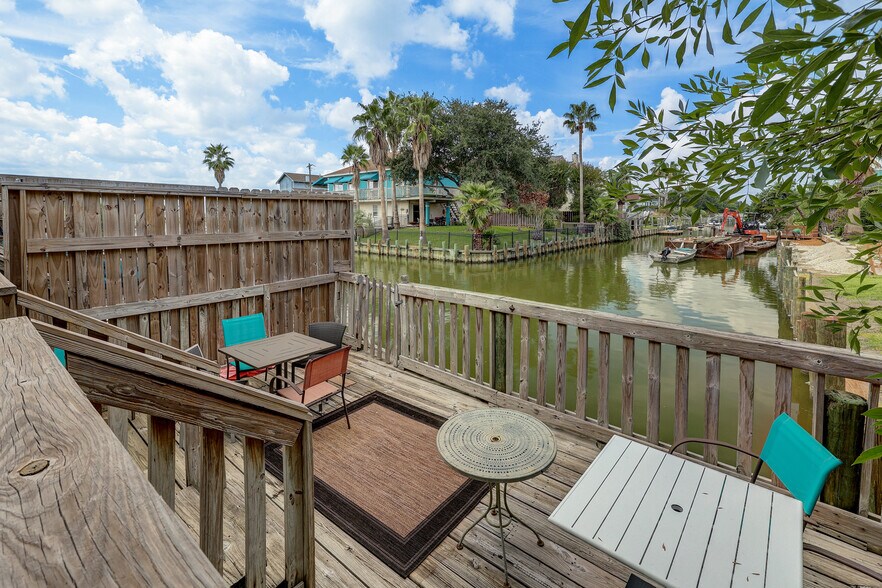 More Photos Of 616-624 Marina Bay Dr, Kemah Storefront For Sale