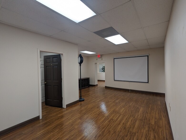 More Photos Of 2660 Sweetgum Ln, Beaumont Office For Sale