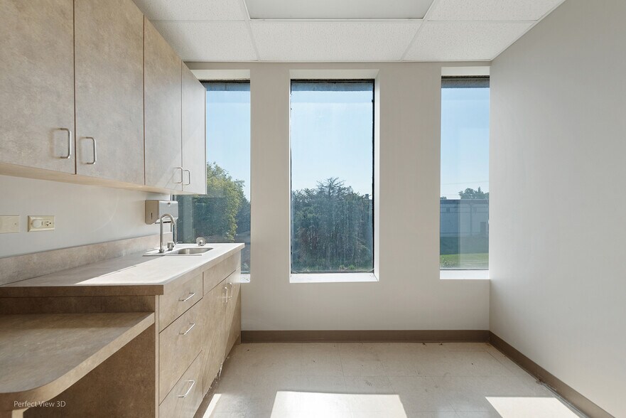 More Photos Of 507 W Kendall Dr, Yorkville Medical For Lease