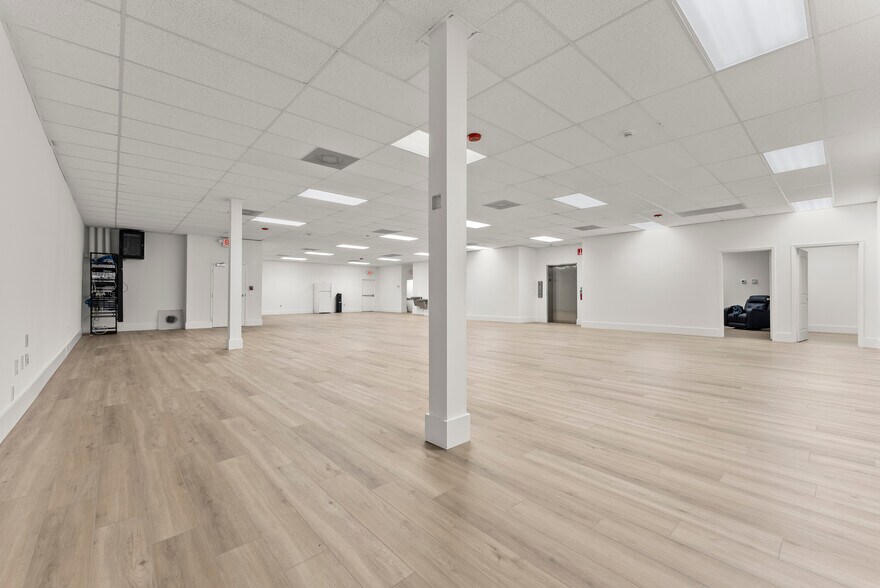 More Photos Of 2000 N Federal Hwy, Delray Beach General Retail For Lease