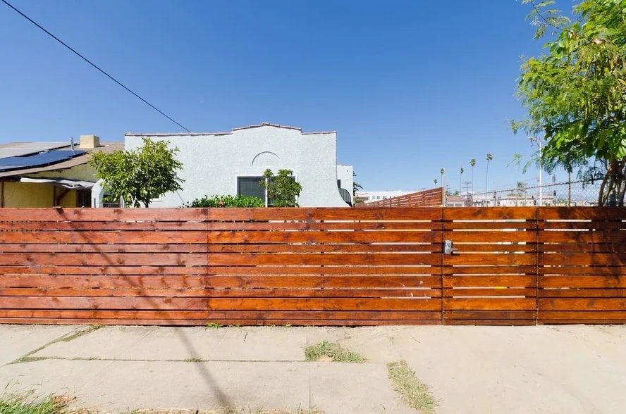 More Photos Of 517 W 42nd Plz, Los Angeles Apartments For Sale