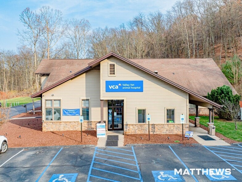Primary Photo Of 853 Falcon Park Rd, New Kensington Office For Sale