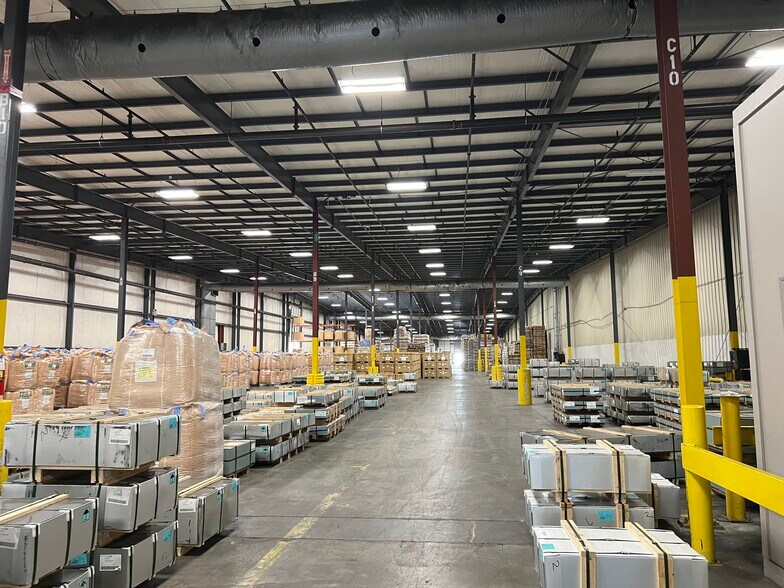 More Photos Of 1136 Dunlop Ln, Clarksville Warehouse For Lease