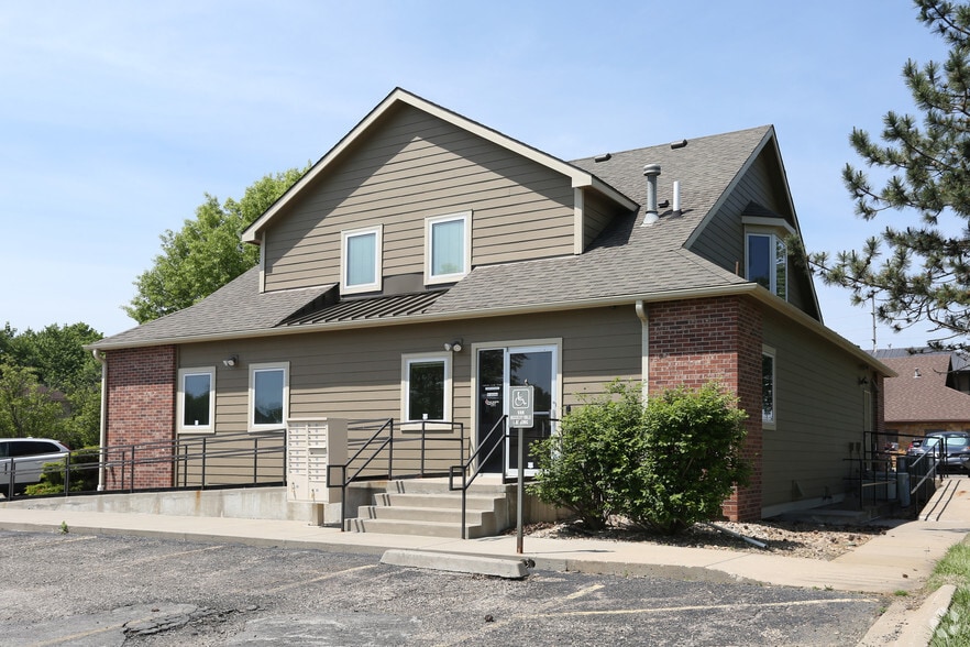More Photos Of 3300 Clinton Parkway Ct, Lawrence Office For Lease