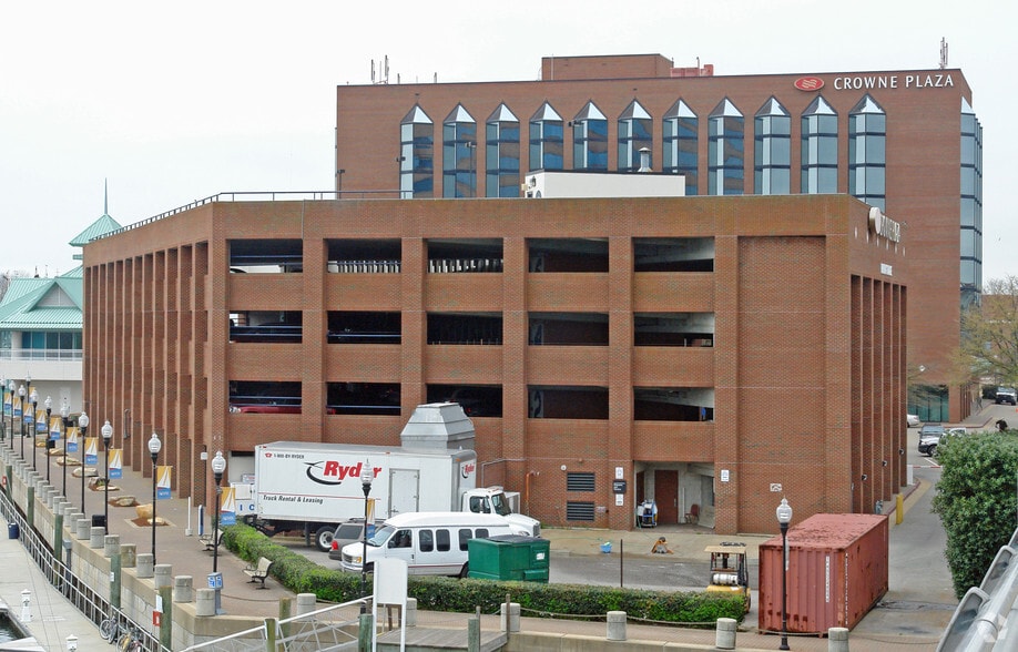 More Photos Of 720-774 Settlers Landing Rd, Hampton Parking Garage For Lease
