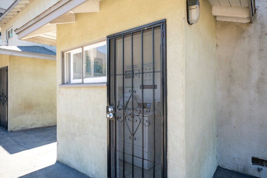 More Photos Of 15455 Vanowen St, Van Nuys Apartments For Sale