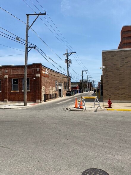 More Photos Of 6021 W Roosevelt Rd, Cicero General Retail For Sale