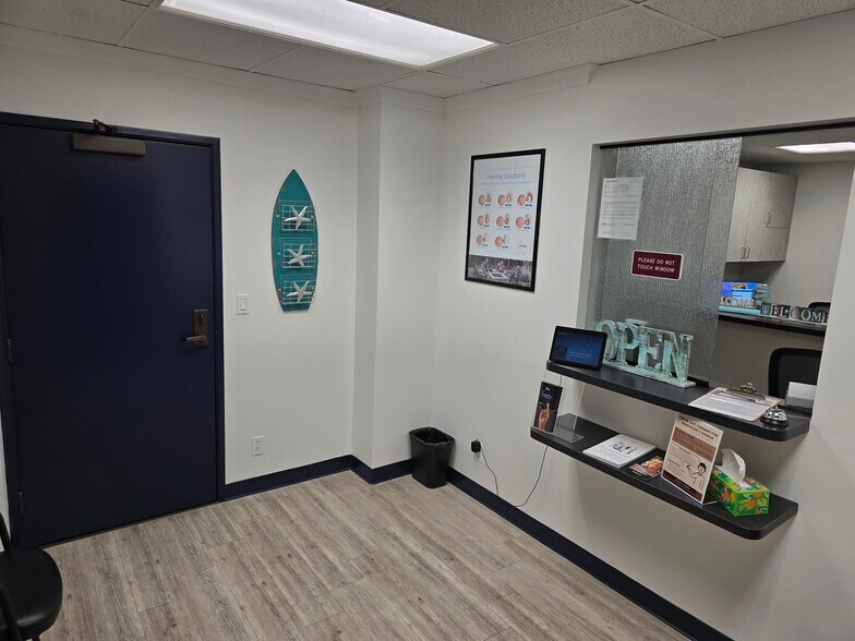 More Photos Of 2220 Lynn Rd, Thousand Oaks Medical For Lease