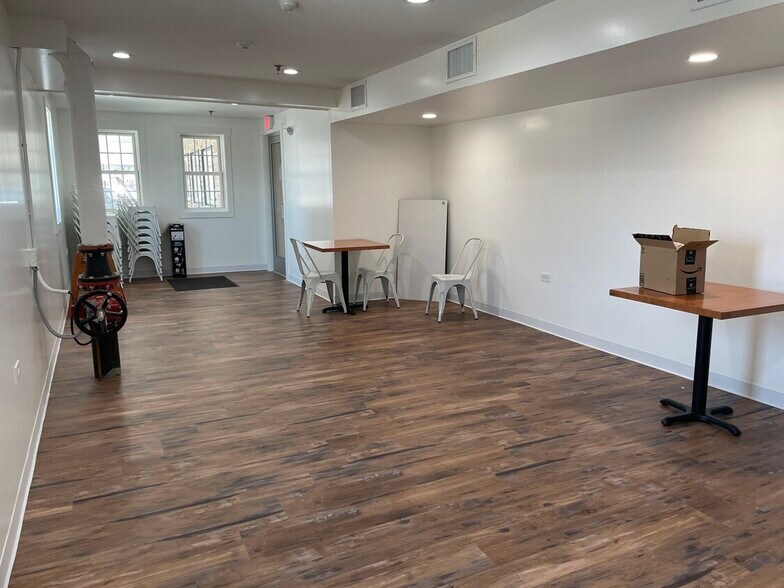 More Photos Of 121 Main St, Oswego Restaurant For Lease