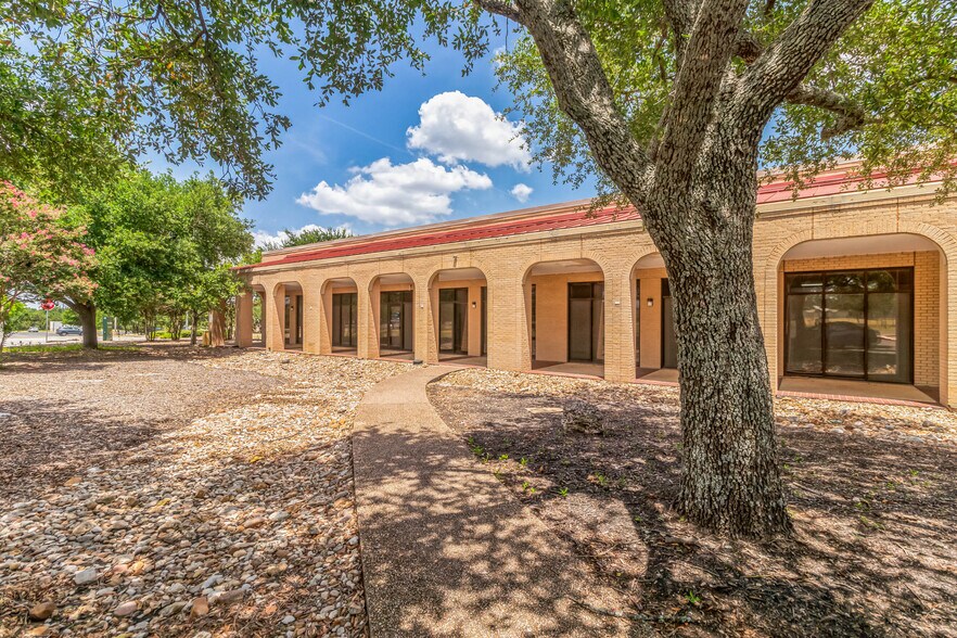 More Photos Of 16333 S Great Oaks Dr, Round Rock Medical For Lease