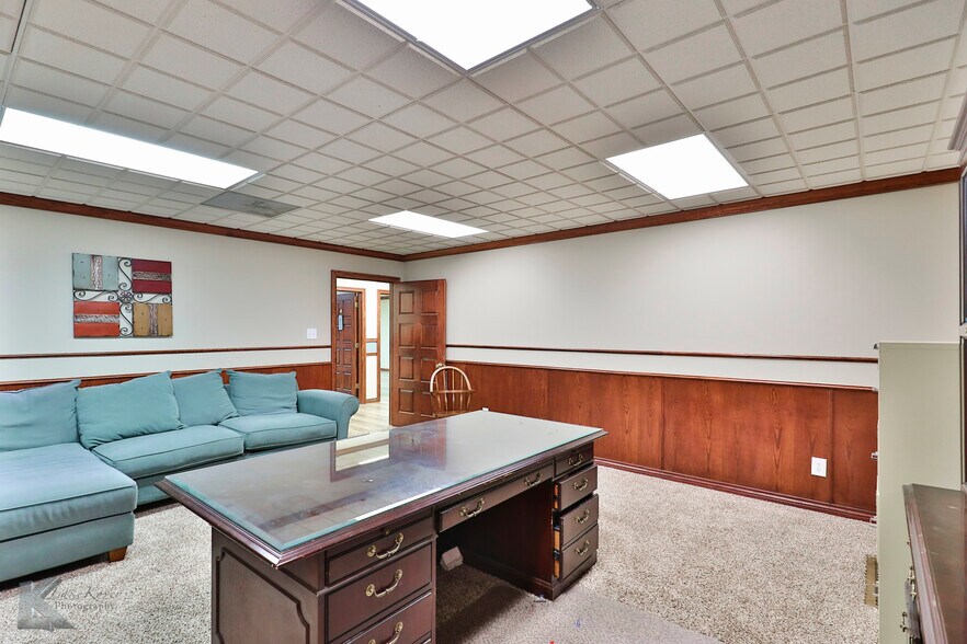 More Photos Of 318 Cedar St, Abilene Storefront Retail Office For Sale