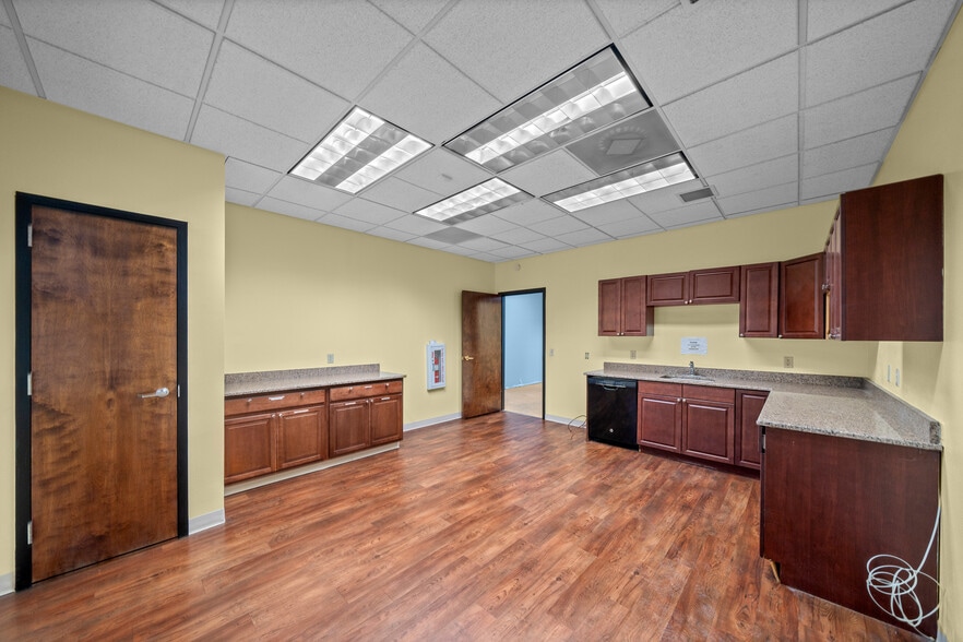 More Photos Of 5885 Central Ave, Saint Petersburg Office For Lease