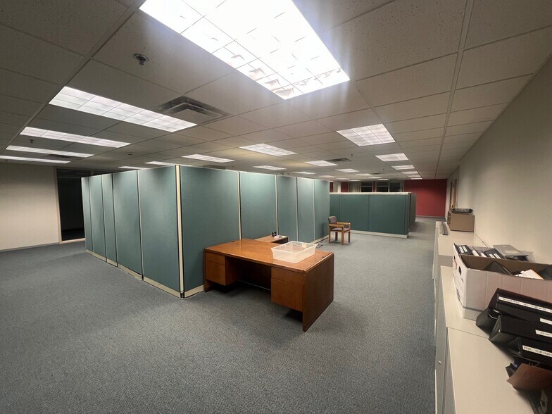More Photos Of 5525 Green Bay Rd, Kenosha Office For Lease