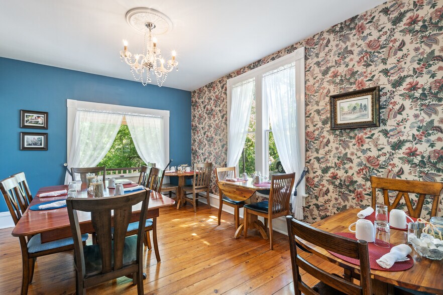 More Photos Of 5 Ojo St, Eureka Springs Hospitality For Sale