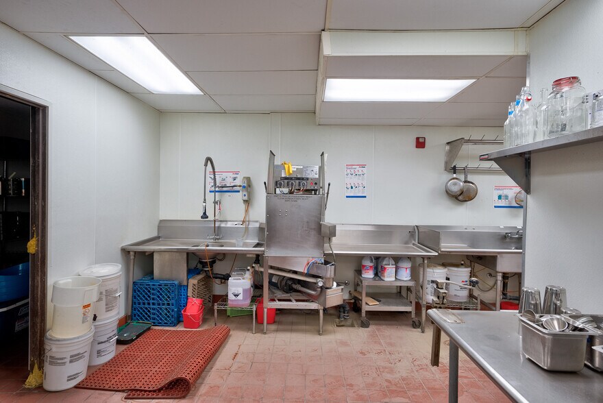 More Photos Of 369 N Palm Canyon Dr, Palm Springs Restaurant For Lease