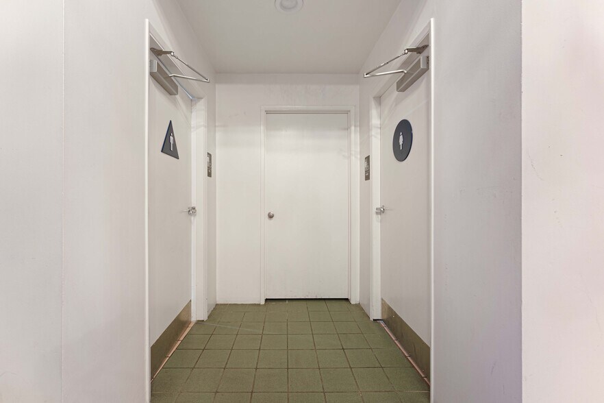 More Photos Of 6265 Van Nuys Blvd, Van Nuys Storefront For Sale