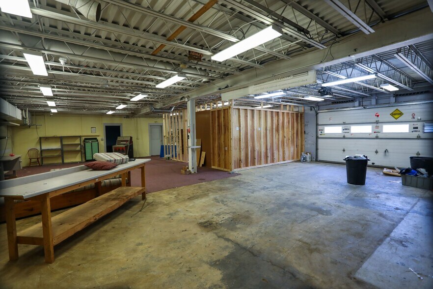 More Photos Of 185 Columbia St, Adams Flex For Lease
