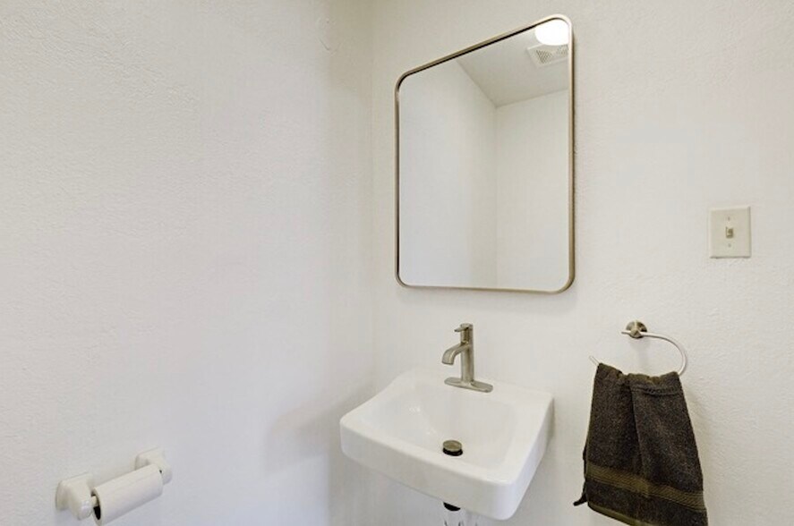 More Photos Of 2120 Oxford Ave, Austin Office For Lease