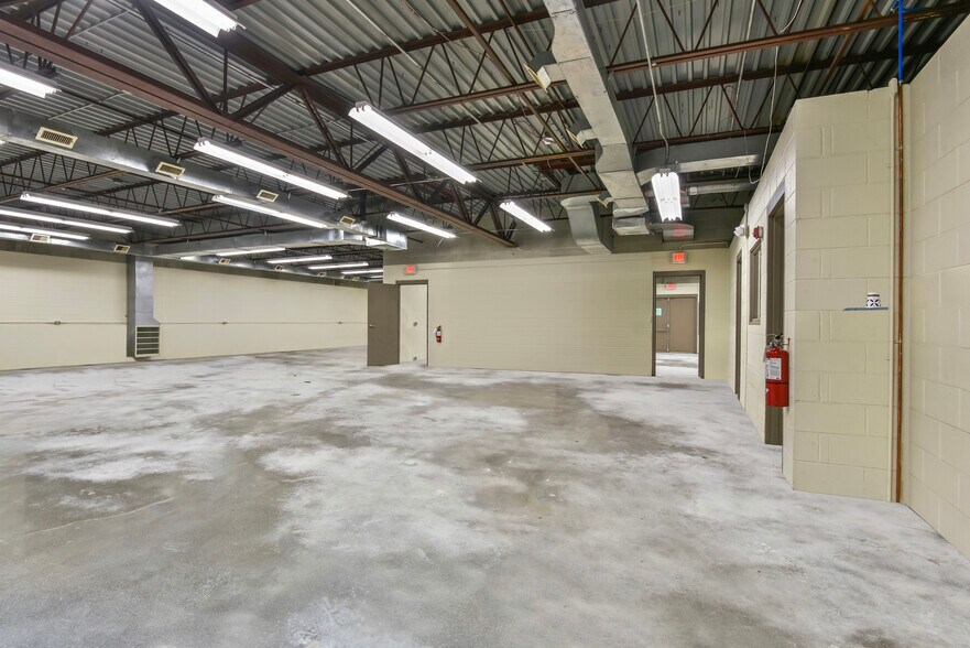 More Photos Of 88 Danielson Pike, Foster Manufacturing For Lease