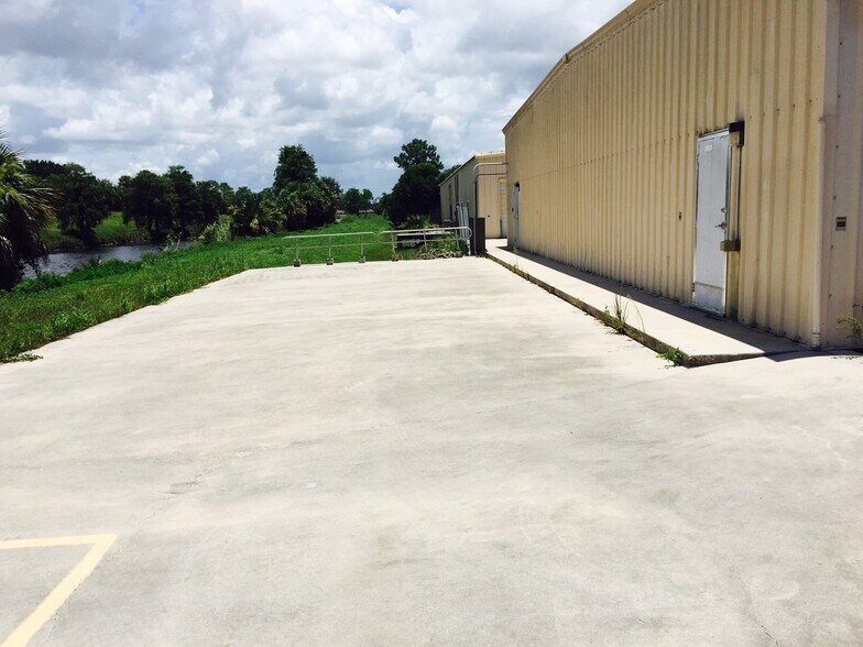 More Photos Of 4327 Arnold Ave, Naples Warehouse For Sale
