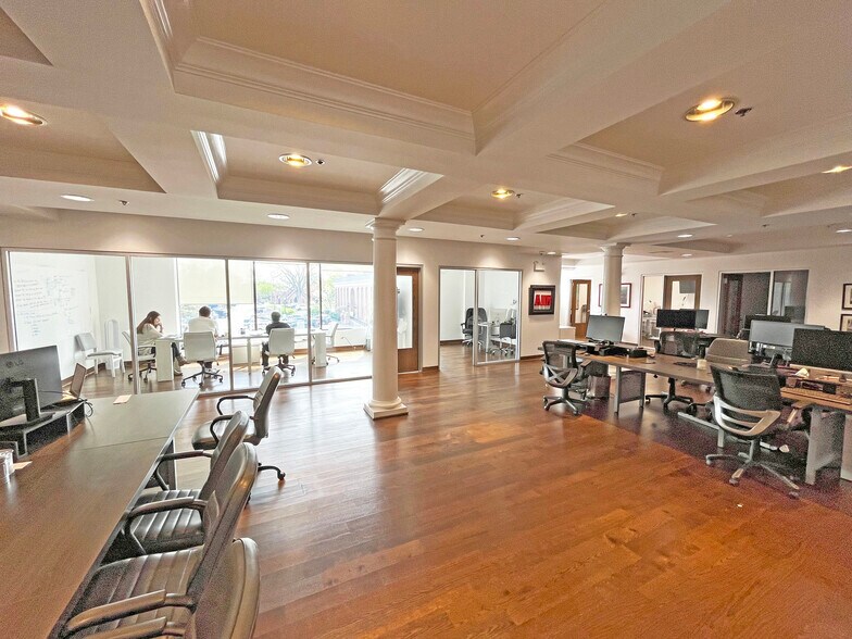 More Photos Of 35 E 1st St, Hinsdale Storefront Retail Office For Sale