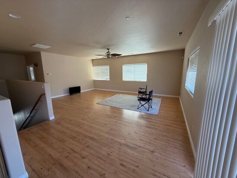 More Photos Of 79 Carry Way, Mound House Manufacturing For Lease