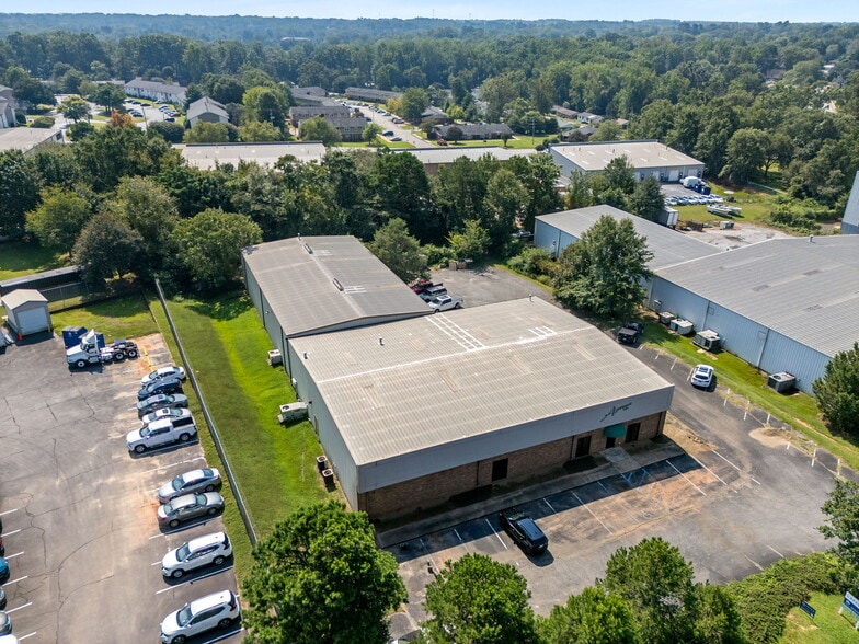 More Photos Of 9 Ellwood Ct, Greenville Warehouse For Lease