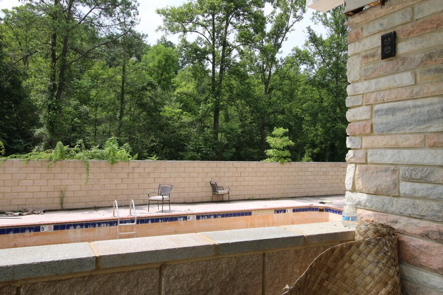 More Photos Of 11251 Highway 90, Parkers Lake Hotel For Sale