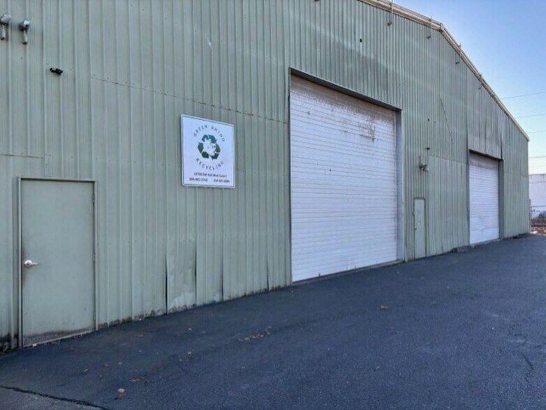 Primary Photo Of 12700 SW Hall Blvd, Tigard Warehouse For Lease