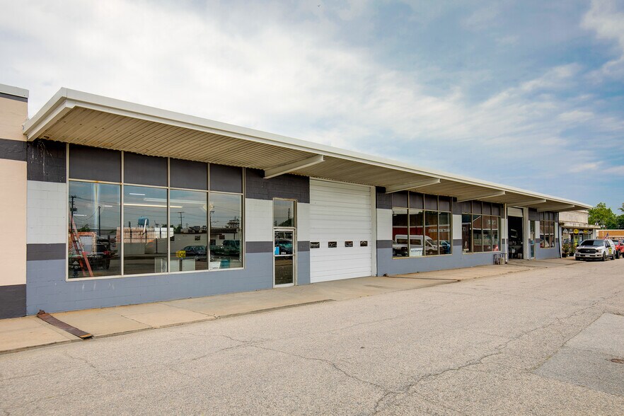 More Photos Of 207 Poythress Street, Hopewell Storefront Retail Office For Lease