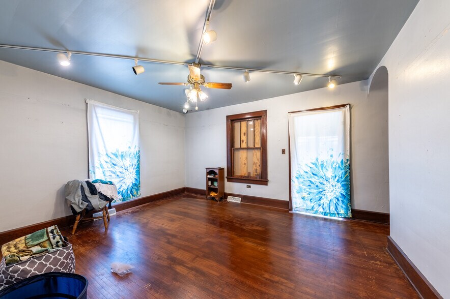 More Photos Of , Fairmont Unknown For Sale