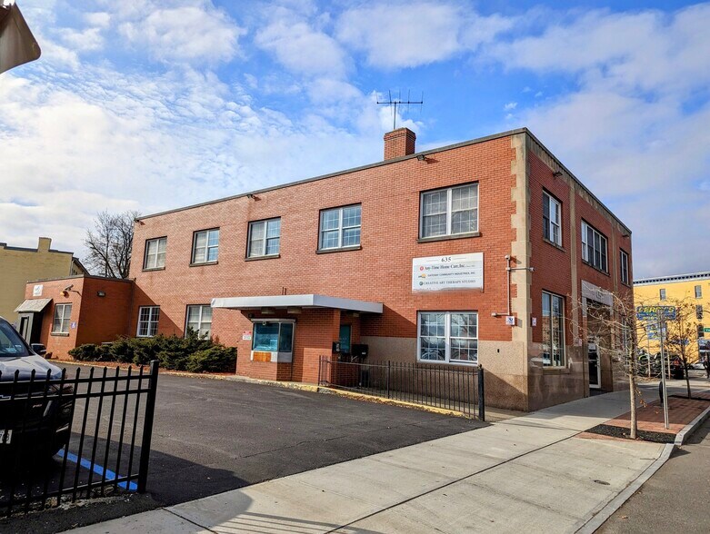 More Photos Of 635 Broadway, Kingston Office Residential For Lease