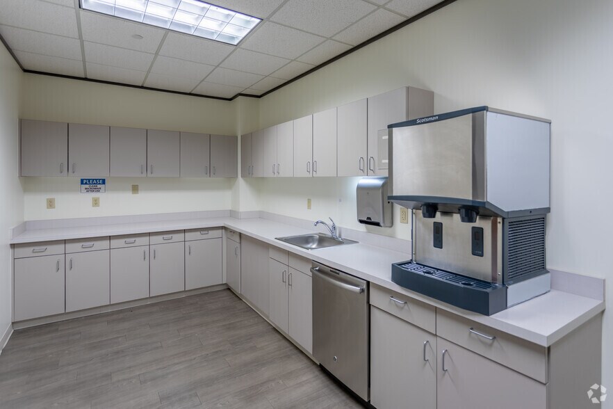 More Photos Of 221 E 4th St, Cincinnati Office For Lease