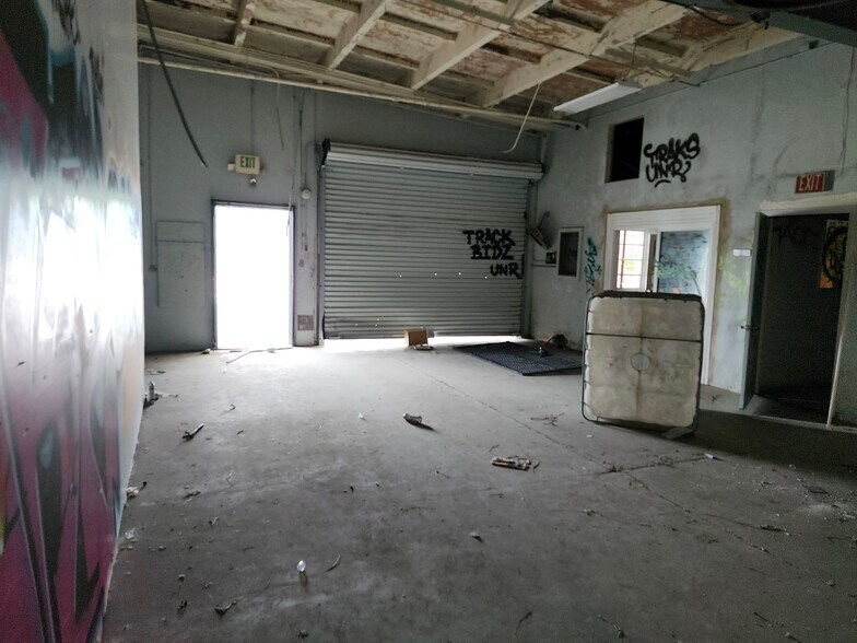 More Photos Of 13501 S Main St, Los Angeles Warehouse For Lease