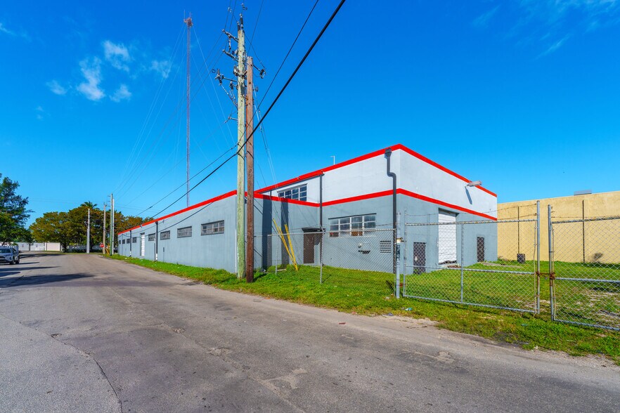 More Photos Of 2099 S Park Rd, Hallandale Manufacturing For Sale