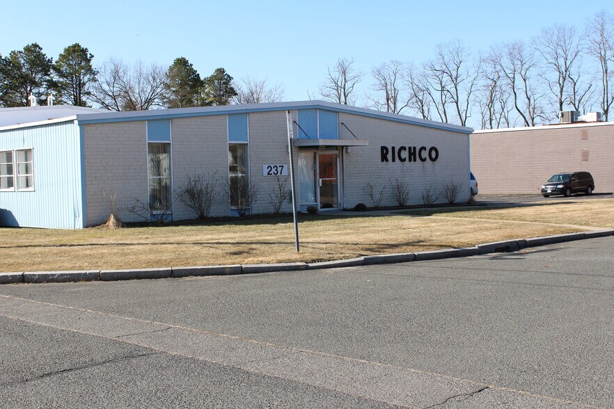 Primary Photo Of 237 Memorial Dr, Springfield Office For Lease