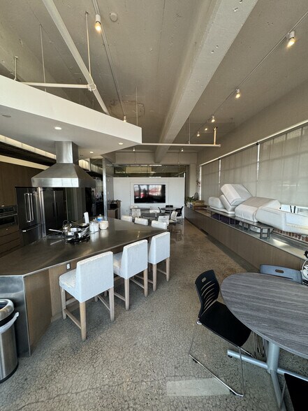 More Photos Of 1101 N Broadway Ave, Oklahoma City Loft Creative Space For Lease