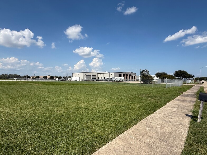 More Photos Of 925 Jade Ave, Port Arthur Industrial For Sale