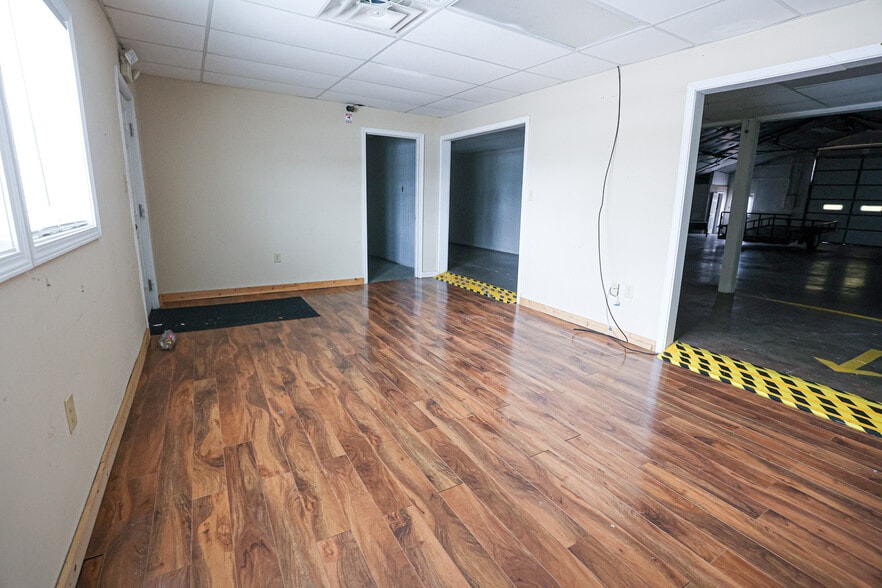 More Photos Of 633 N 6th St, Paducah Warehouse For Sale